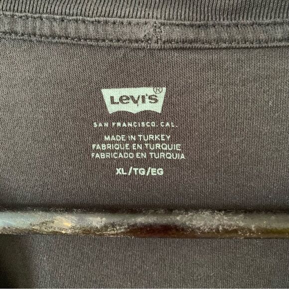 Levi’s Black Sequin Logo Classic T-shirt - Picture 4 of 5
